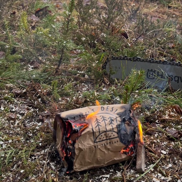 Tändpåsen brinner i skogen – braständare för lägereld och grill